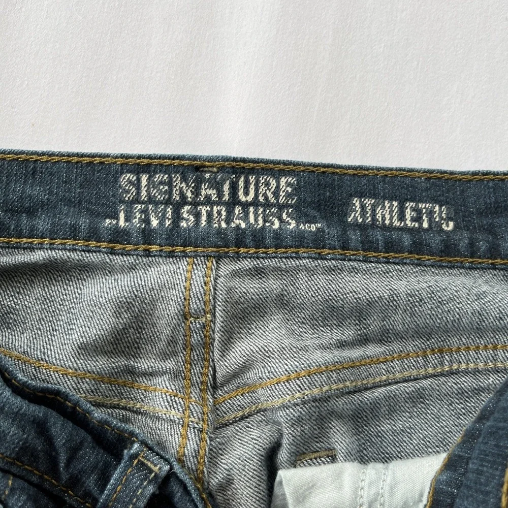 Signature by Levi Strauss Athletic Fit Mens 32x31 Medium Wash Stretch Denim Jean